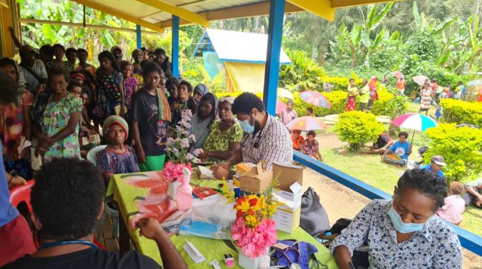 Vol Humanitaire à Indagen, Provence De Morobe En Papoua-Nouvelle-Asie
