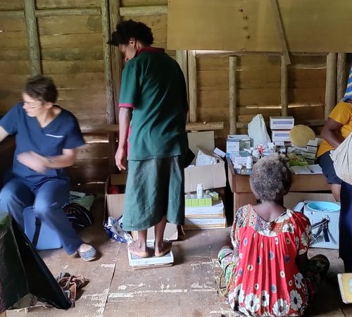 Le Traitement Des Individus Vs L'impact De L'éducation Sanitaire - Patrouille Santitaire à Malaumanda Dans Les Hautes Terres De PNG
