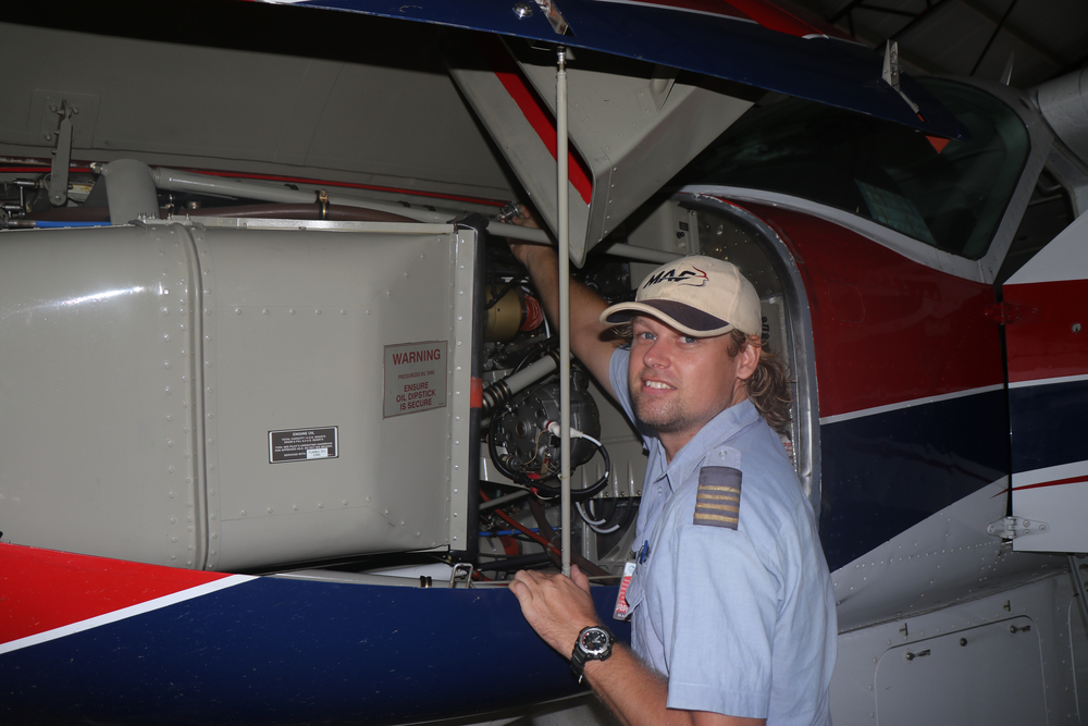 Pilote de la Mission Aviation Fellowship Wilfred Knigge