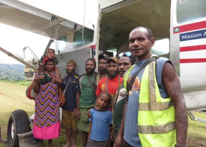 Avion portant les missionnaires locaux pour l’alphabétisation